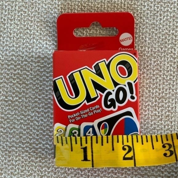 UNO Go Mini Card Game - Picture 4 of 4